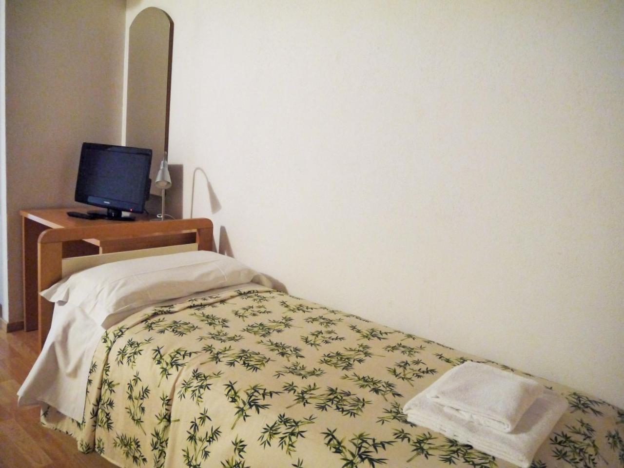 Hotel Oasi Муджа Екстер'єр фото