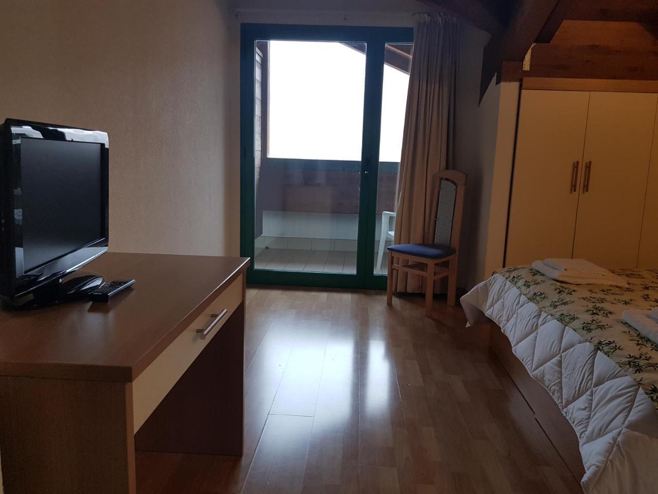 Hotel Oasi Муджа Екстер'єр фото