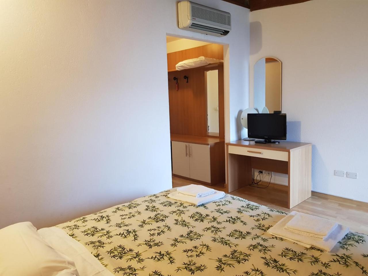 Hotel Oasi Муджа Екстер'єр фото